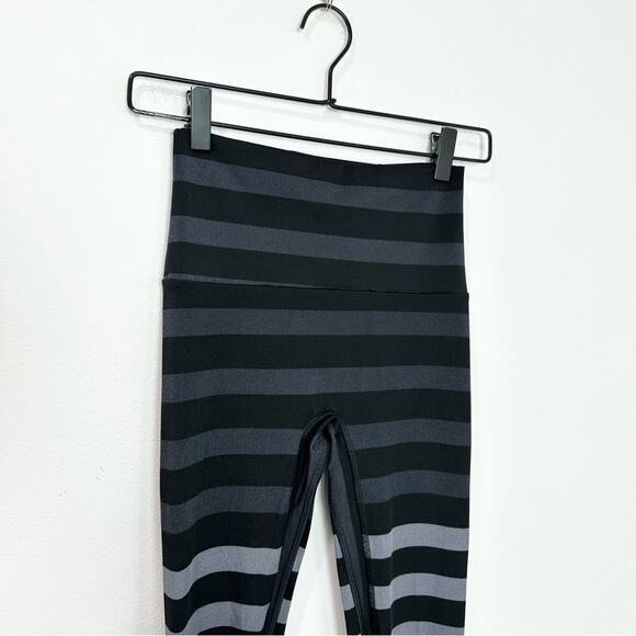 K-Deer Jennifer Stripe 7/8 Legging Red Black Gray Athletic Activewear Small - Picture 4 of 8